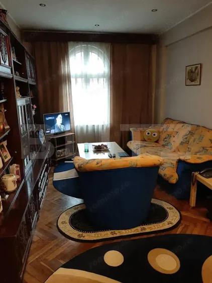 Casă cu 10 camere cu Teren 234 Mp în Central