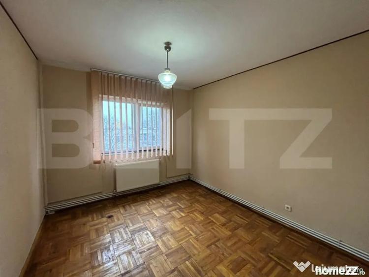 Apartament cu 4 camere semidecomandat în Nord