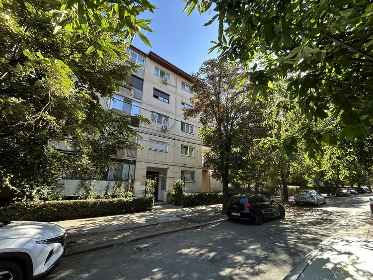 Garsonieră decomandată, mobilată în Lunei