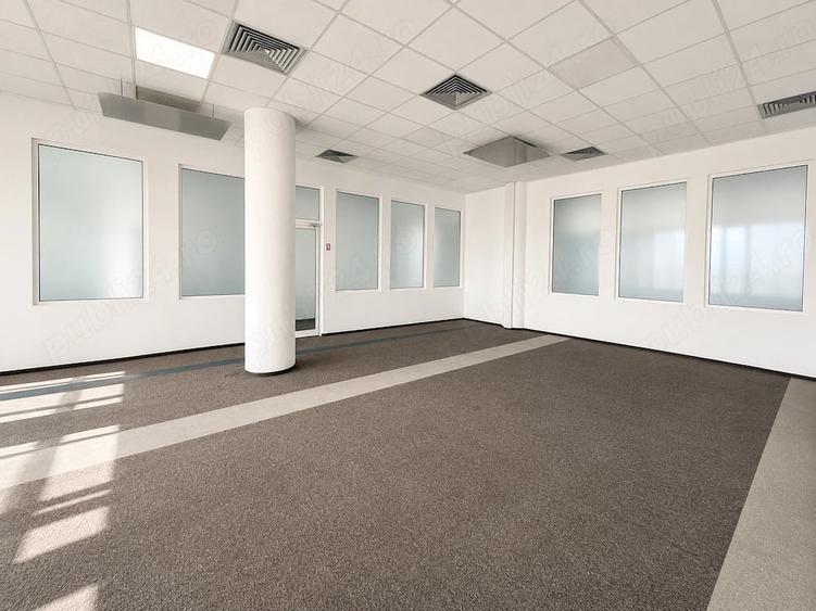 Spațiu comercial, de 300 mp, în Central