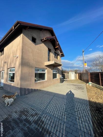 Casă cu 6 camere cu Teren 600 Mp în Moldoveni
