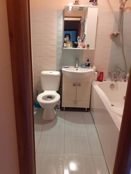 Apartament cu 4 camere decomandat în Berceni
