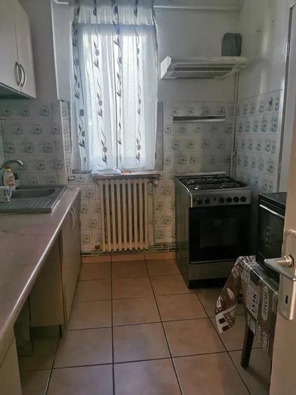 Apartament cu 2 camere semidecomandat în Podu Roș