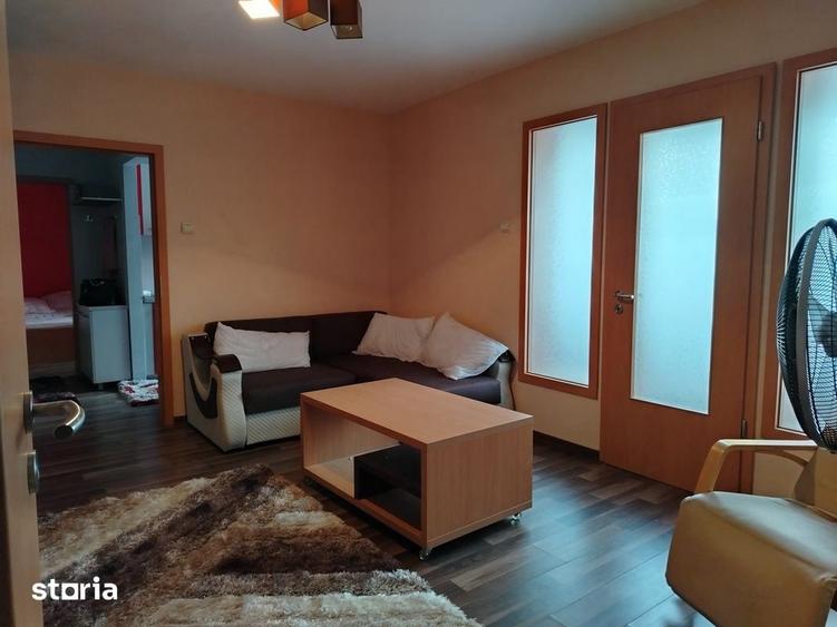 Apartament cu 3 camere semidecomandat în Gării