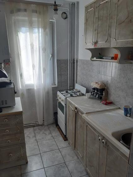 Apartament cu 4 camere semidecomandat în Micro 39
