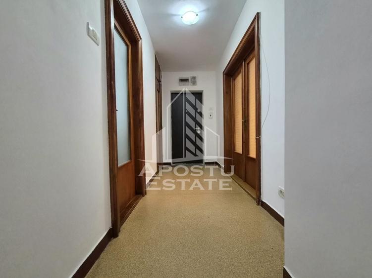 Apartament cu 4 camere decomandat, mobilat în Malul Mureșului