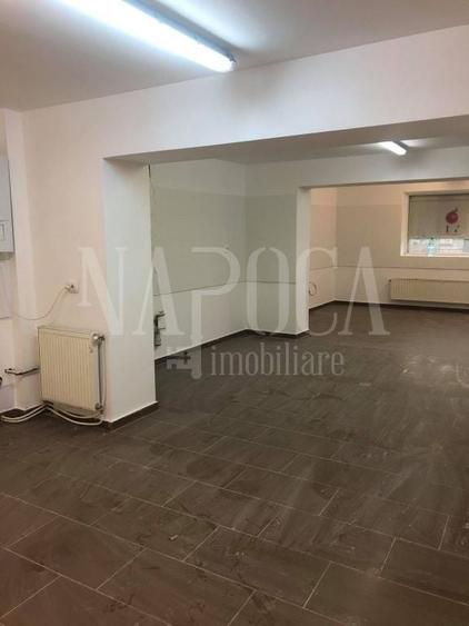 Casă individuală cu 14 camere cu Canalizare în Zorilor