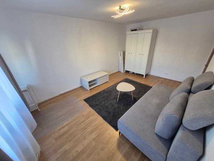 Apartament cu 3 camere decomandat în Spitalul Județean
