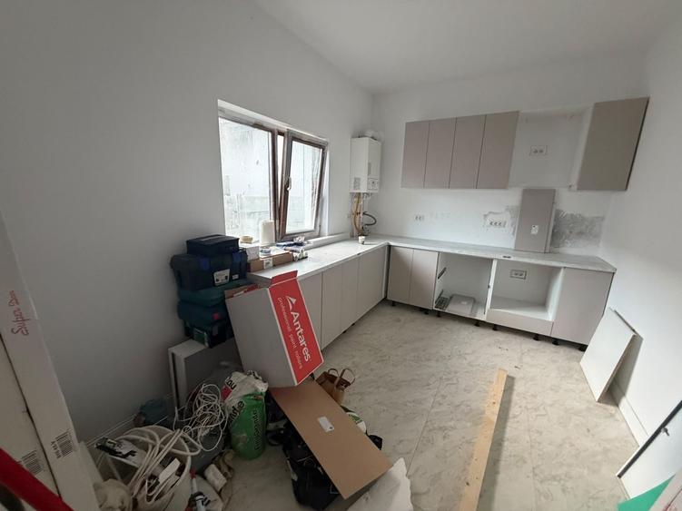 Casă individuală cu 3 camere cu Canalizare în Central