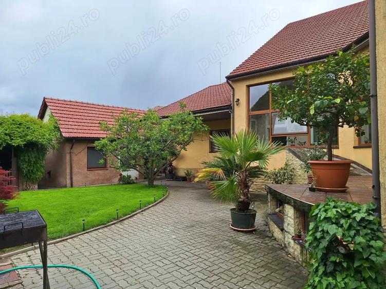 Casă cu 6 camere cu Teren 1330 Mp în Central