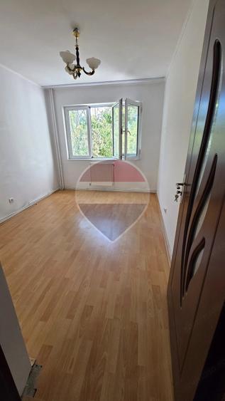 Apartament cu 3 camere decomandat în Nord
