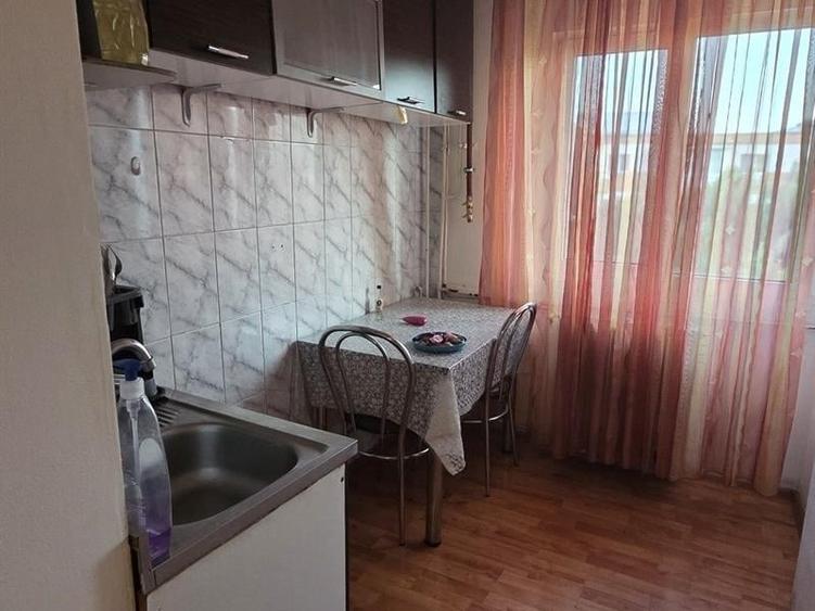 Apartament cu 2 camere decomandat în Rovine