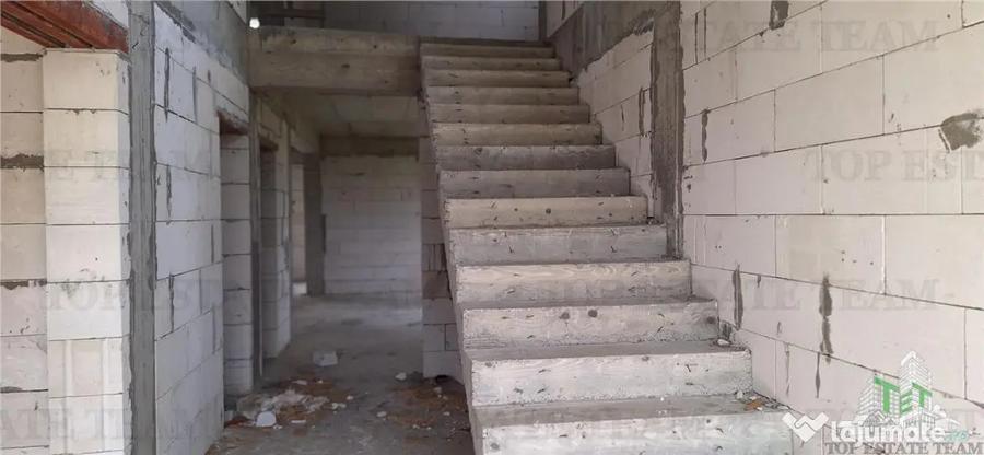 Casă cu 6 camere cu Teren 450 Mp în Valu lui Traian