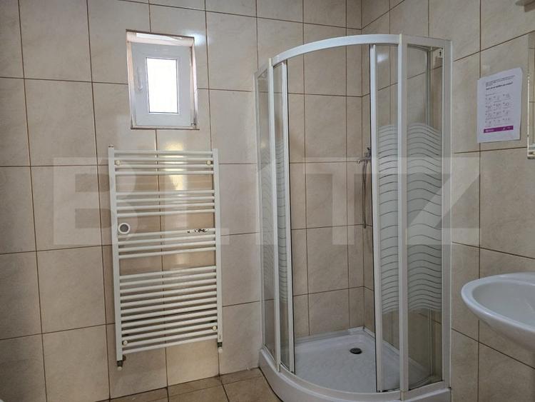 Casă individuală cu 9 camere cu Canalizare în Semicentral