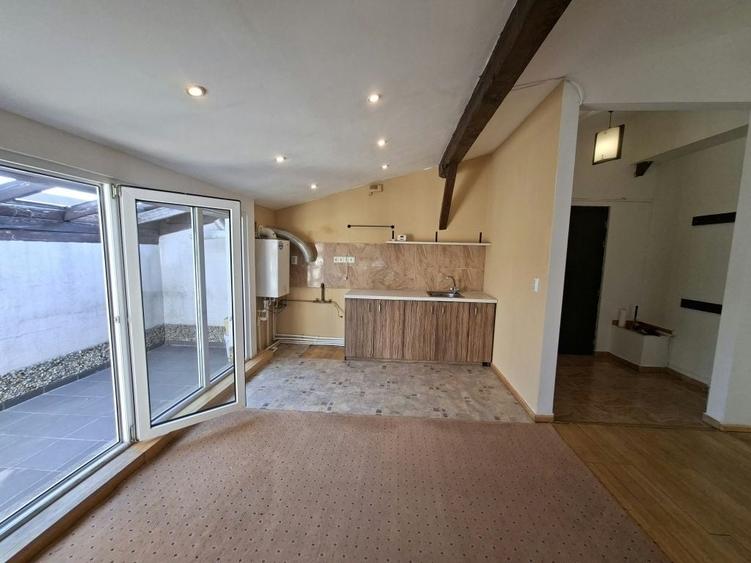 Apartament cu 3 camere decomandat în Mogoșoaia