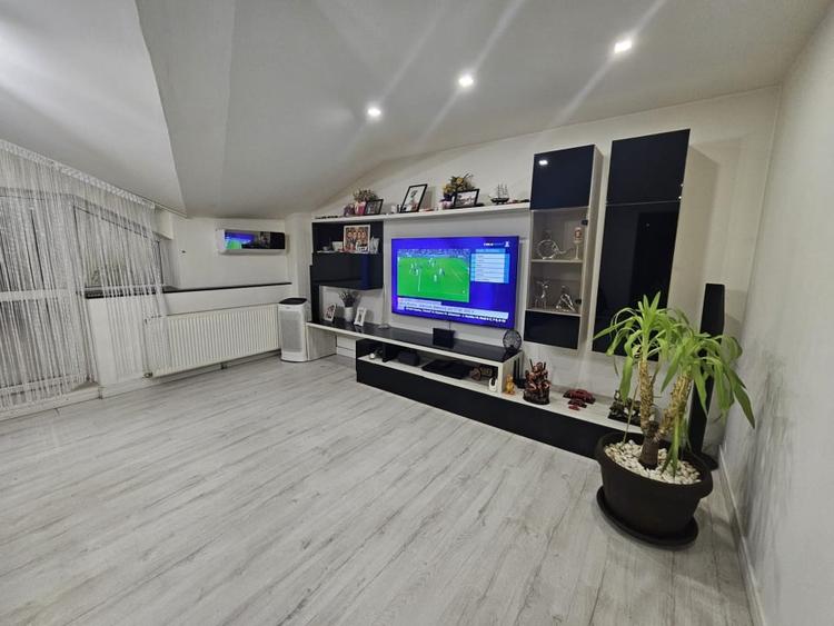 Apartament cu 3 camere decomandat, mobilat în Rovine