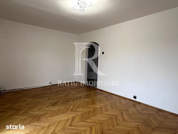 Apartament cu 3 camere decomandat în Cantemir
