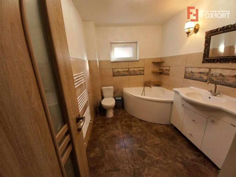 Casă individuală cu 5 camere cu Canalizare în Ghiroda