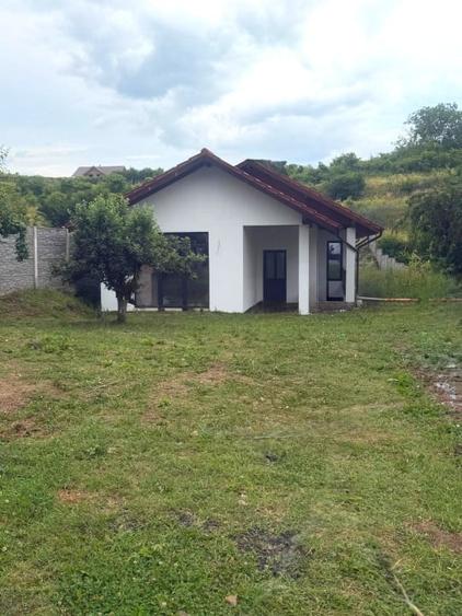 Casă individuală cu 4 camere cu Teren 500 Mp în Cetate