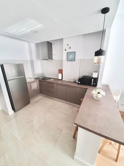 Apartament cu 2 camere decomandat, mobilat în Central