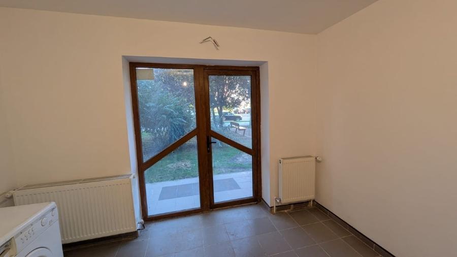 Birou, de 47 mp, în Precista