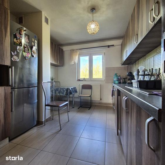 Apartament cu 3 camere decomandat în Central