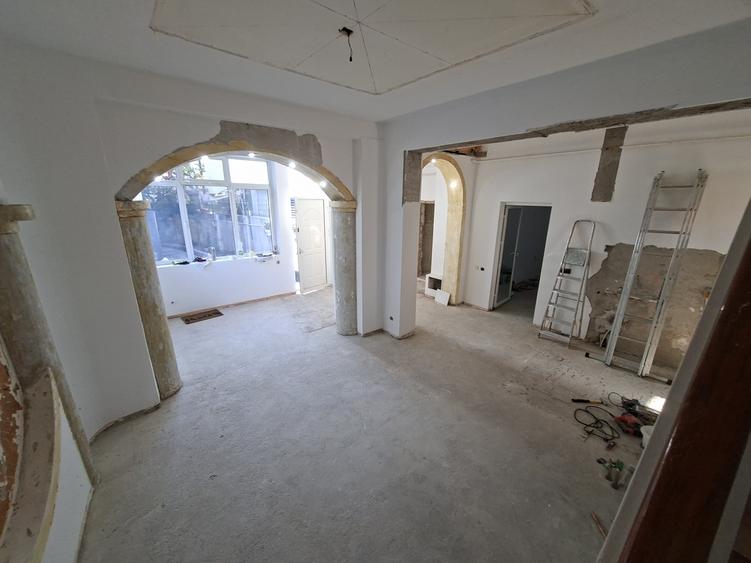 Casă cu 4 camere cu Teren 145 Mp în Unirii