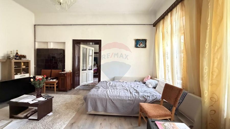Casă individuală cu 6 camere cu Teren 687 Mp în Ultracentral