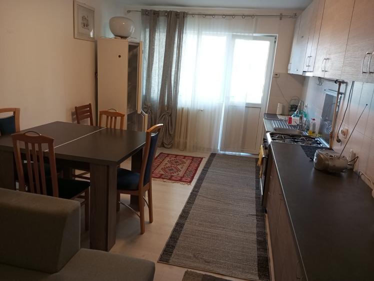 Apartament cu 3 camere decomandat în Petru Rareș