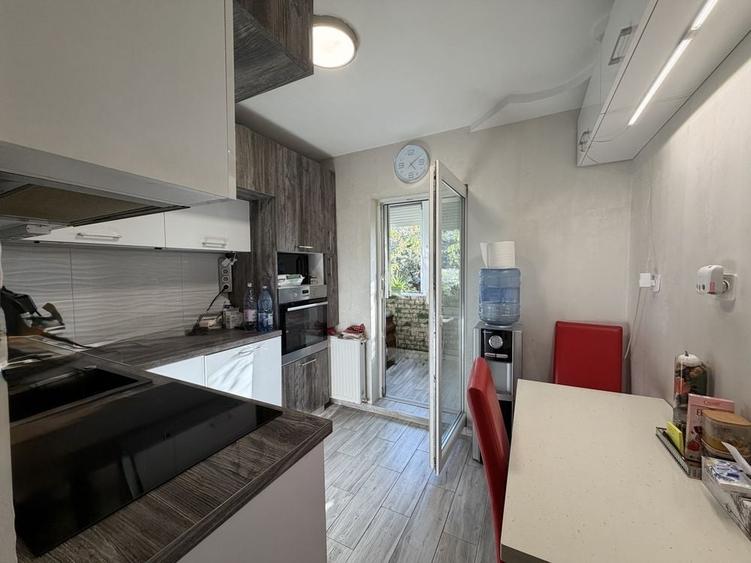 Apartament cu 3 camere decomandat în Rogerius