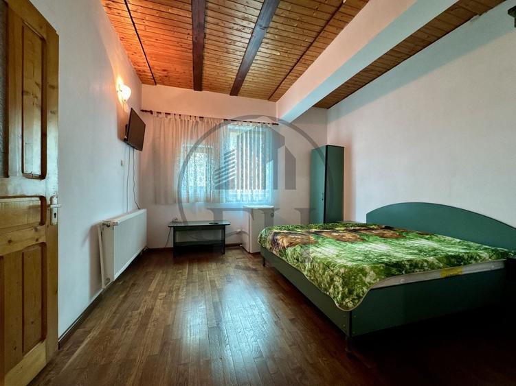 Casă individuală cu 15 camere cu Canalizare în Nord