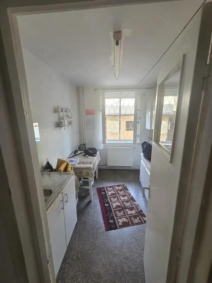 Apartament cu 3 camere semidecomandat, mobilat în Central