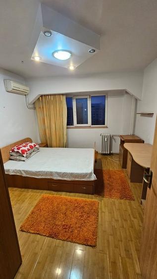 Apartament cu 4 camere decomandat în Titan