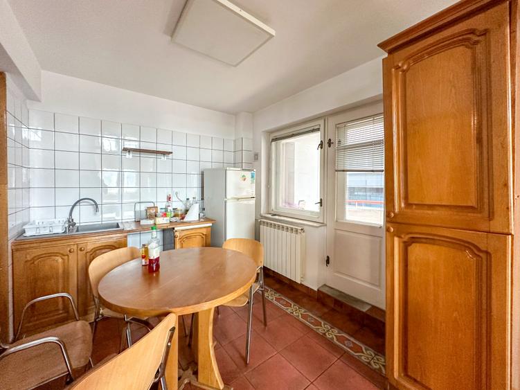 Apartament cu 6 camere semidecomandat în Primăverii