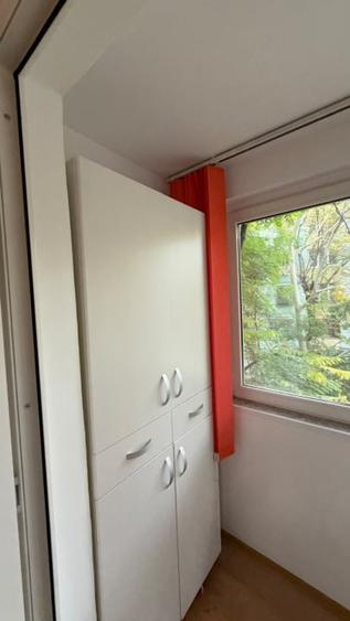 Apartament cu 3 camere decomandat în Berceni