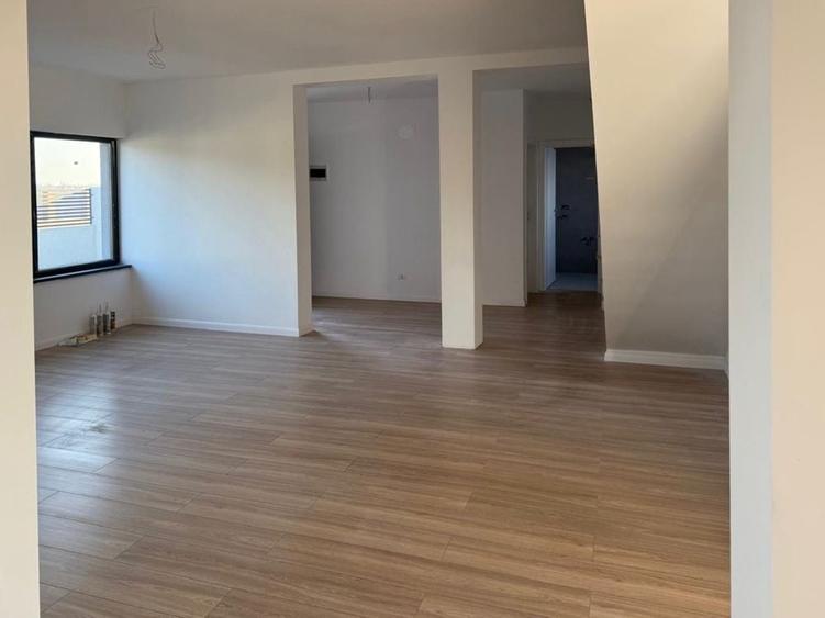 Casă cu 4 camere în Preajba