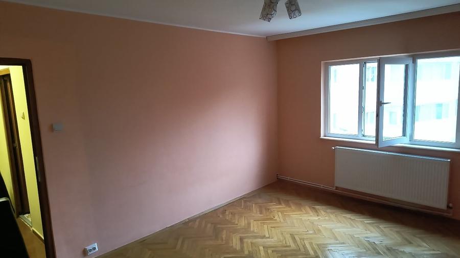 Vând apartament 3 camere - 2