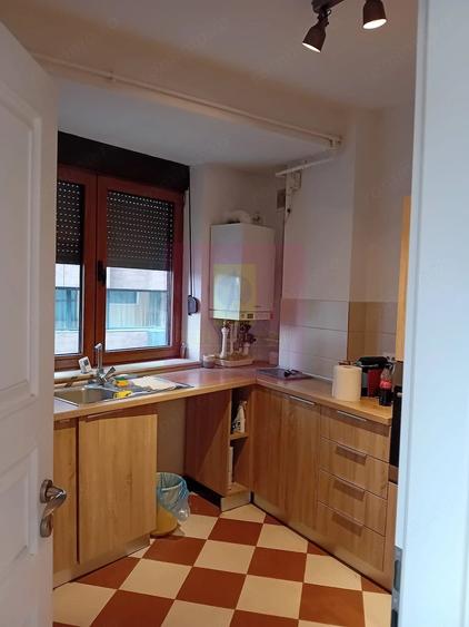 Apartament cu 4 camere semidecomandat în Floreasca