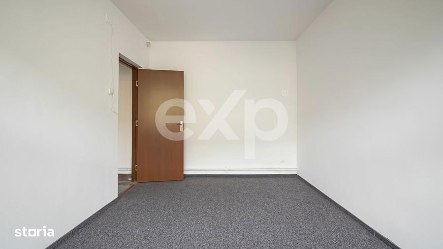 Apartament cu 5 camere decomandat în Astra