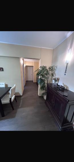 Apartament cu 3 camere decomandat în Răcădău
