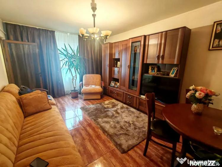 Apartament cu 3 camere decomandat în Casa de Cultură