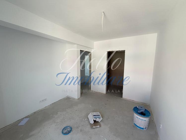Apartament cu 4 camere semidecomandat în Florești