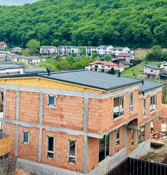 Duplex cu 4 camere cu Canalizare în Florești
