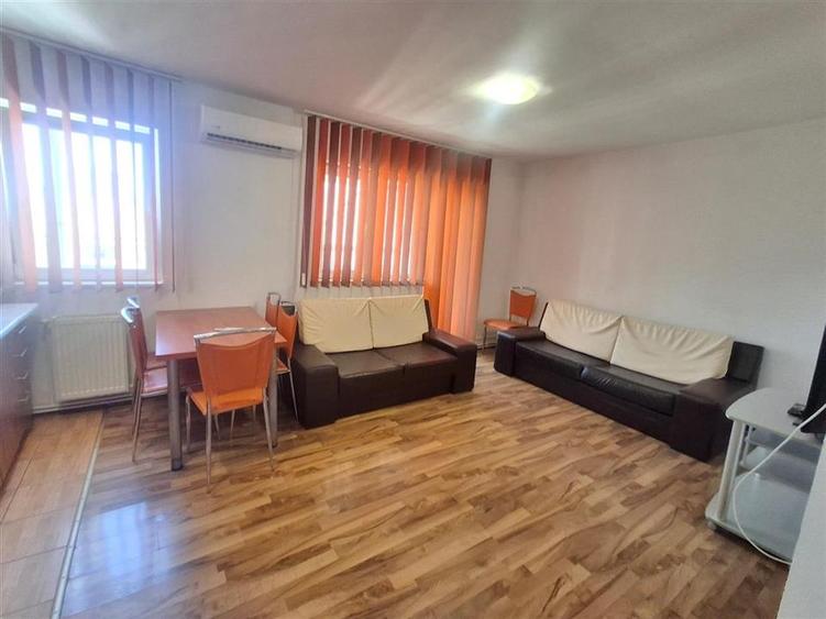 Apartament cu 3 camere semidecomandat în Vasile Aaron