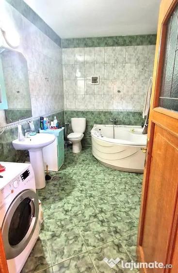 Casă cu 5 camere cu Teren 405 Mp în Coiciu