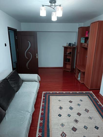 Apartament cu 2 camere decomandat în Micro 11