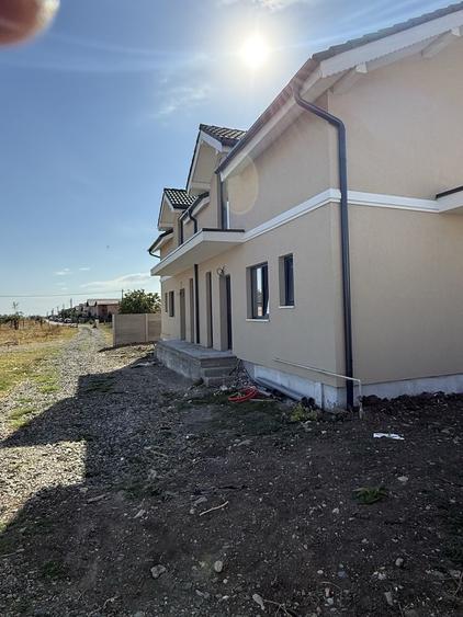 Casă cu 3 camere în Sânandrei