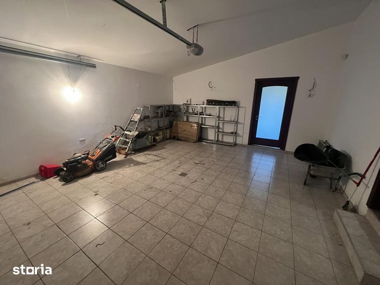 Casă cu 5 camere cu Teren 1250 Mp în Sud