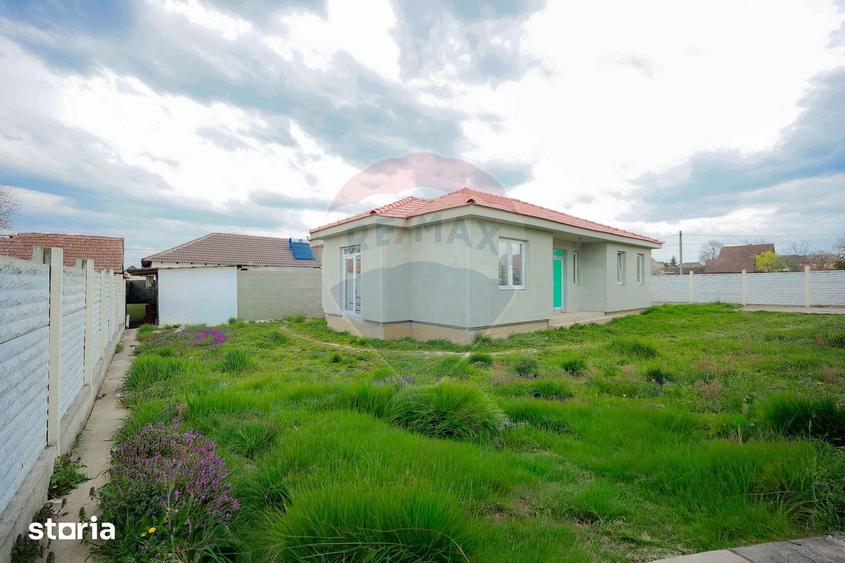 Casă cu 3 camere cu Teren 455 Mp în Sânmartin