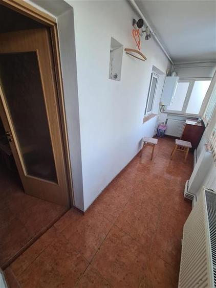 Apartament cu 3 camere decomandat, mobilat în Răcădău